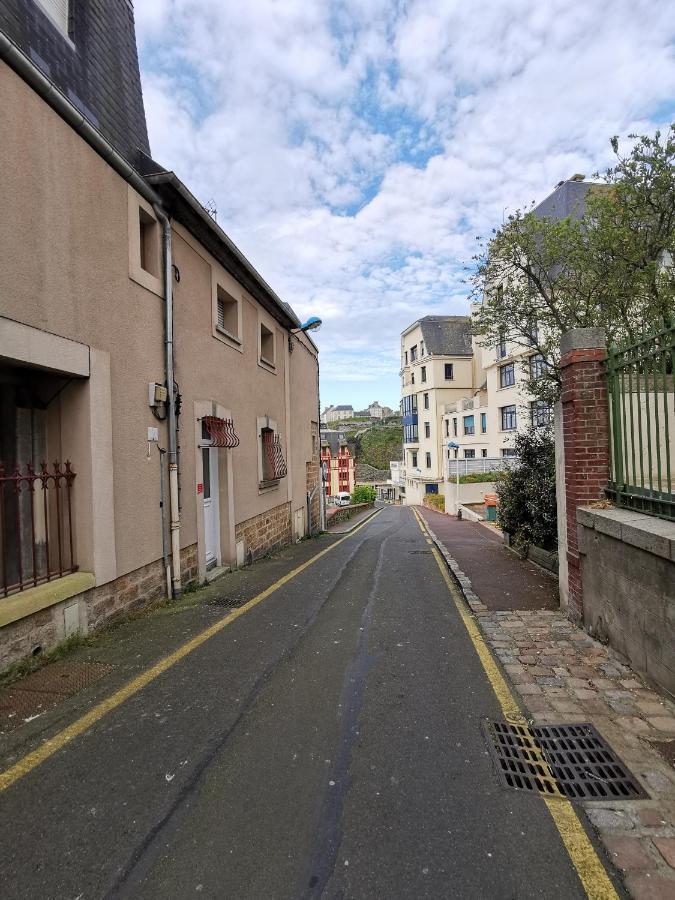 Le Petit Michelet Lägenhet Granville Exteriör bild